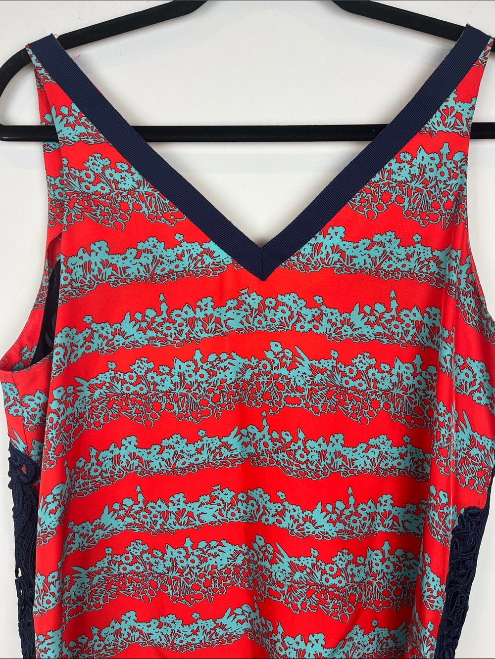 Veronica Beard 100% Silk Tank Red Teal Floral V-Neck Navy Lace-Trim Size Large - Picture 8 of 8